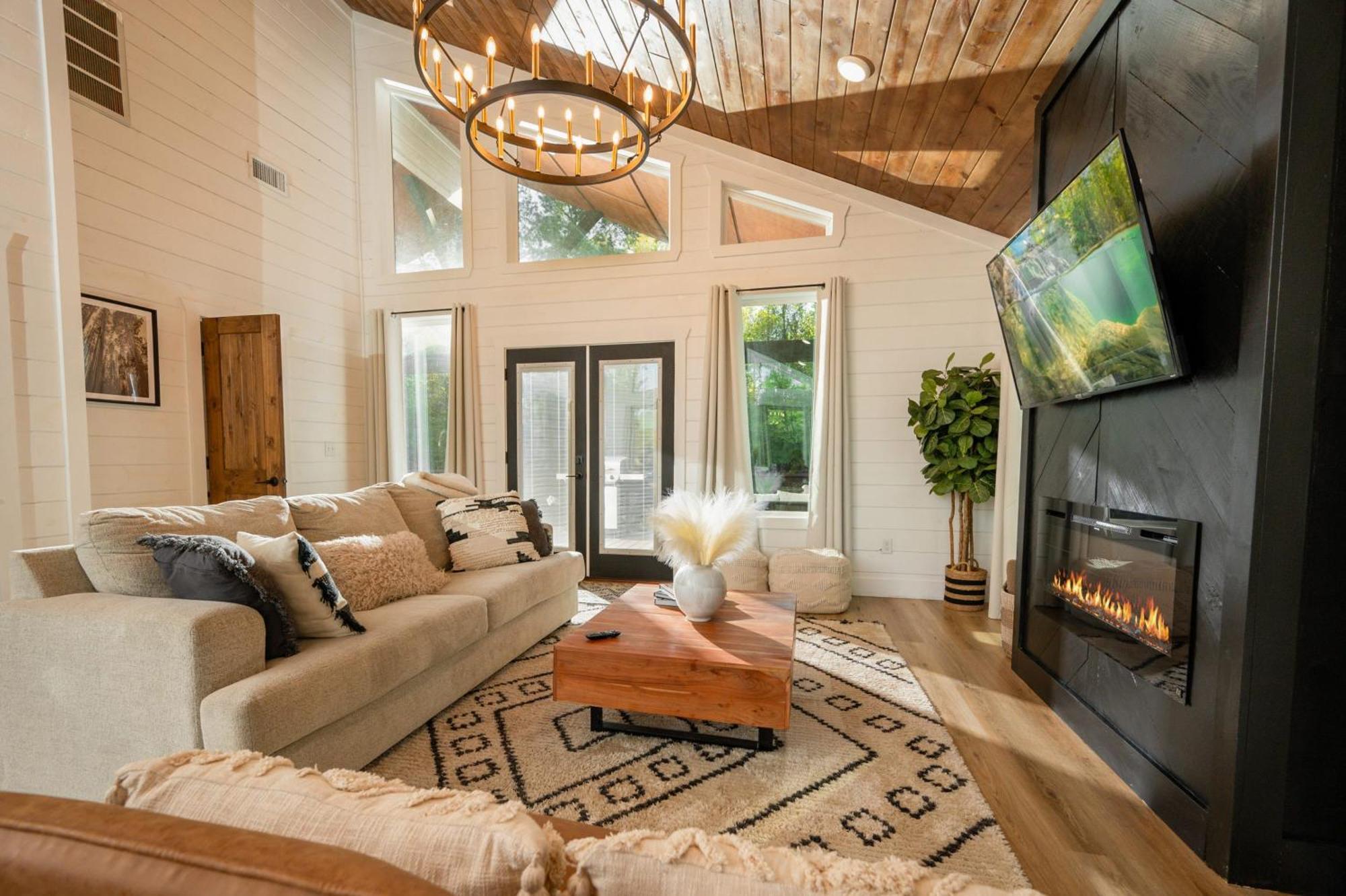 New Farmhouse-Chic Cabin With Hot Tub & Firepit Broken Bow Exterior foto